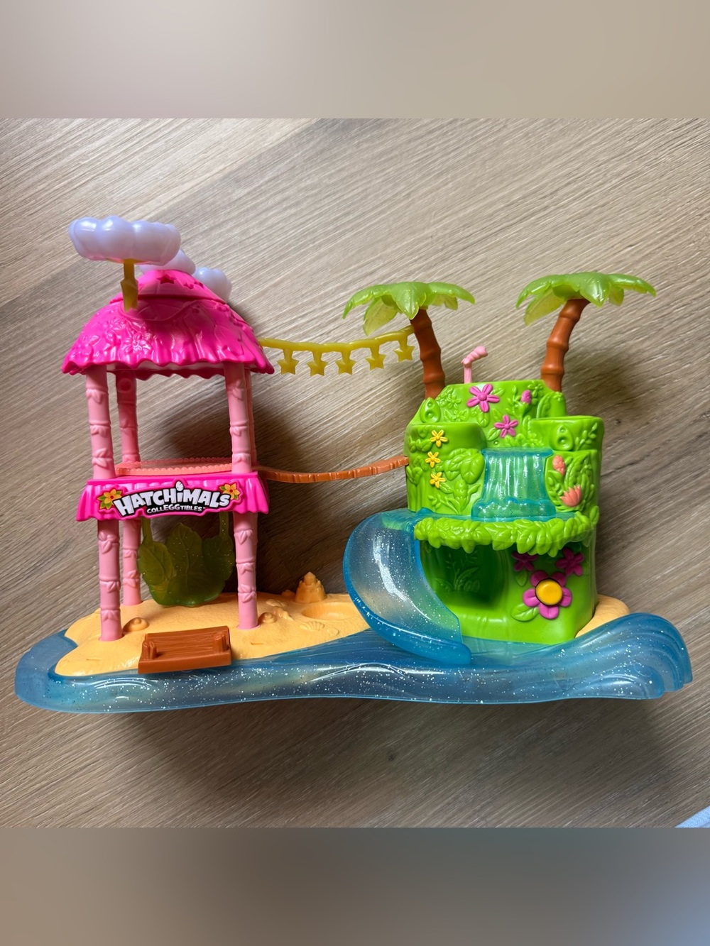 Hatchimals Playset - Pink & Green Tropical Waterfall Adventure
